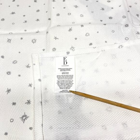 Ellen Degeneres Holiday Deer Kitchen Towels Set of 2 - Picture 4 of 5